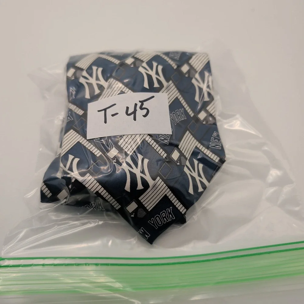 MLB Necktie Mens OS Blue New York Yankees Silk Geometric Logo Baseball Fan Gift